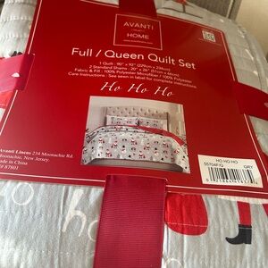 NWT AVANTI home full/queen CHRISTMAS quilt and sham set.
